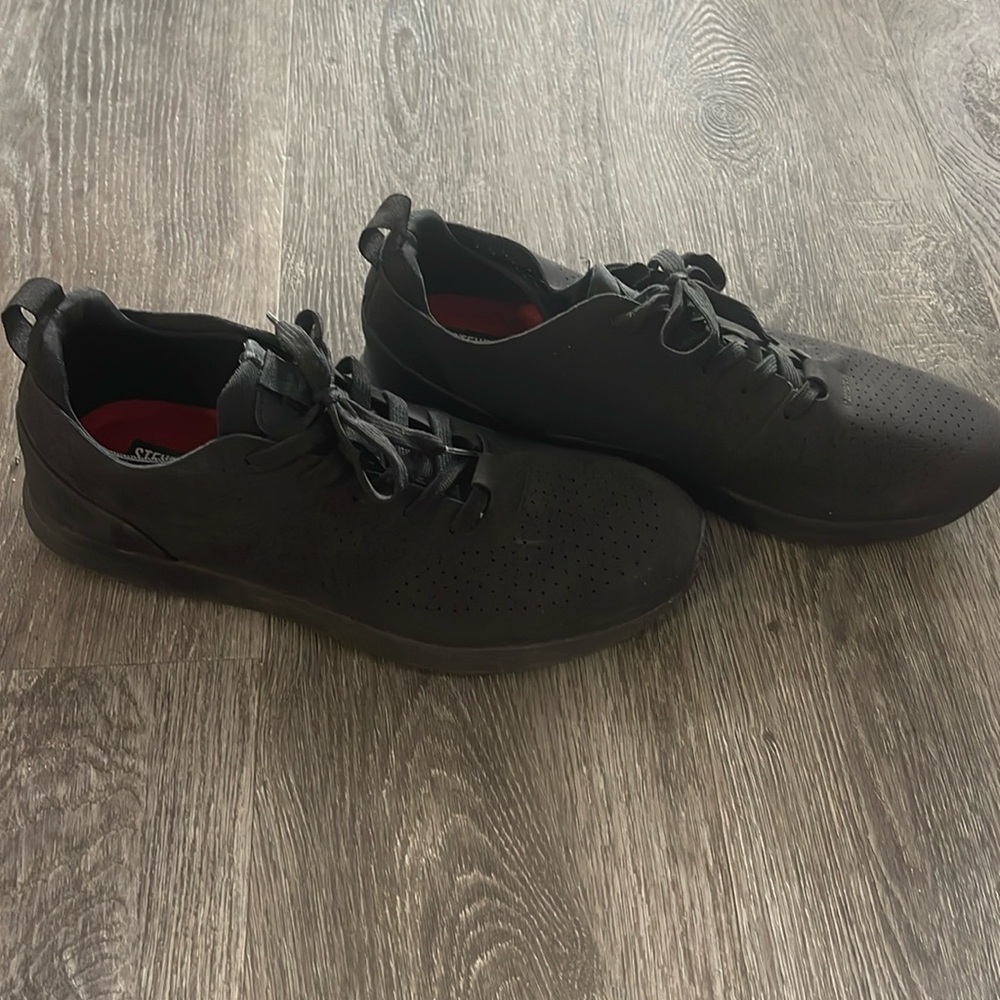 Steve Madden slip resistant shoes size 10